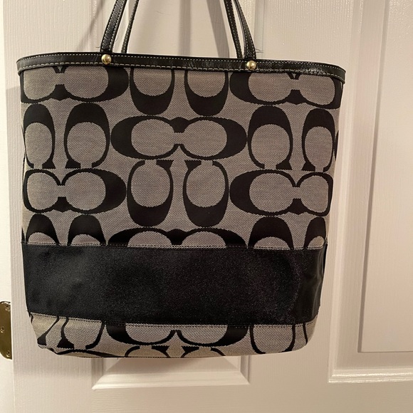 Vintage Coach tote. Authentic, reversible. Excellent condition. - Picture 3 of 9